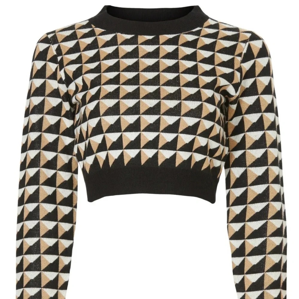 Geometric Patterned Crew Neck Sweater - Picture 2 of 3